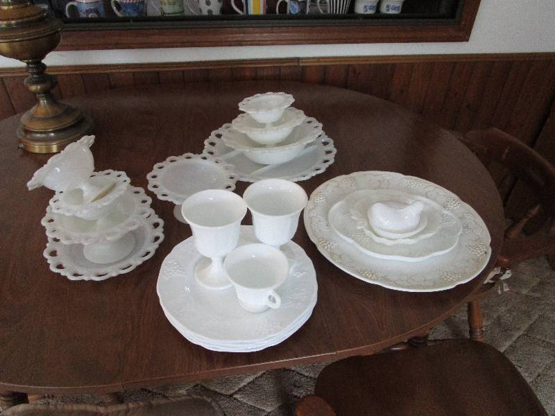 lot 209 image: Lot of Milk  Glass