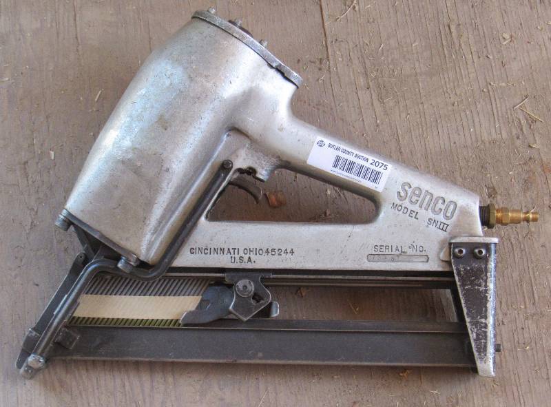 lot 2075 image: Senco Pneumatic Nailer - M# SNIII