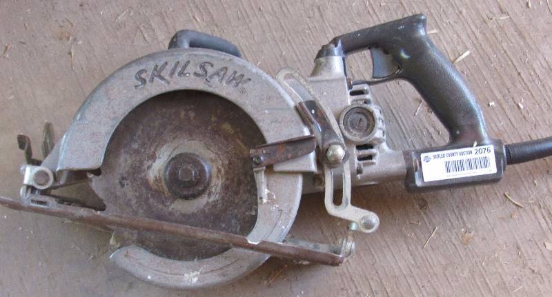 lot 2076 image: Skilsaw - Wormdrive Saw - M# 77.7-14