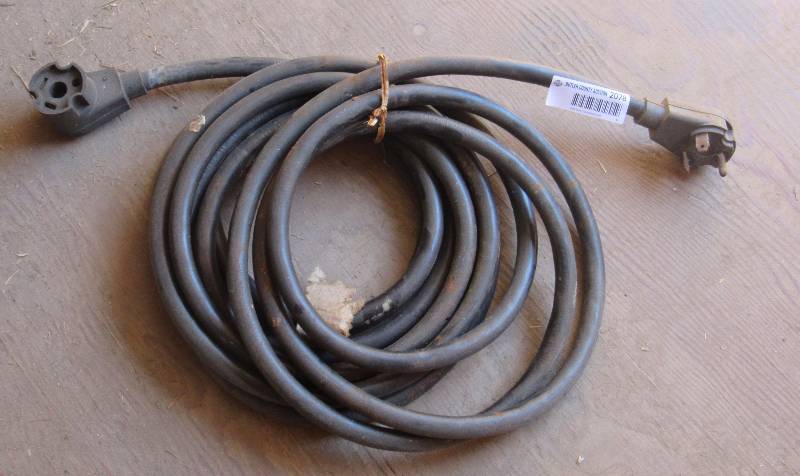 lot 2078 image: RV  Camper Electric Supply Cord