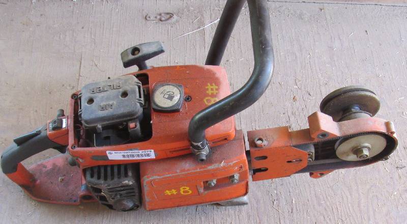 lot 2079 image: Gas Powered Cut Off Saw (Has Compression)