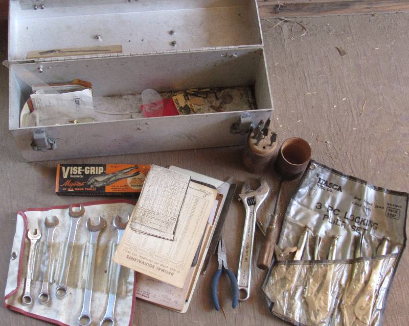 lot 2096 image: Aluminum Tool Box w Contents - 3 PC Locking Pliers Set
