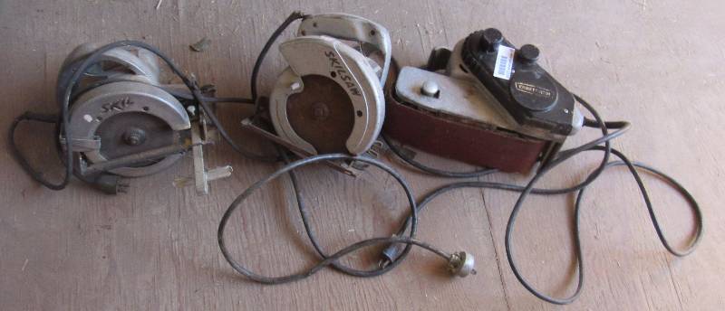 lot 2110 image: Lot of 3 power tools - 2 Skilsaw Circular Saws and 1 Craftsman Belt Sander