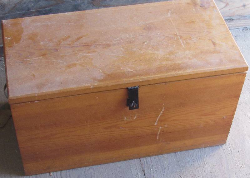 lot 2112 image: Wood Box - w latch for a padlock. COOL