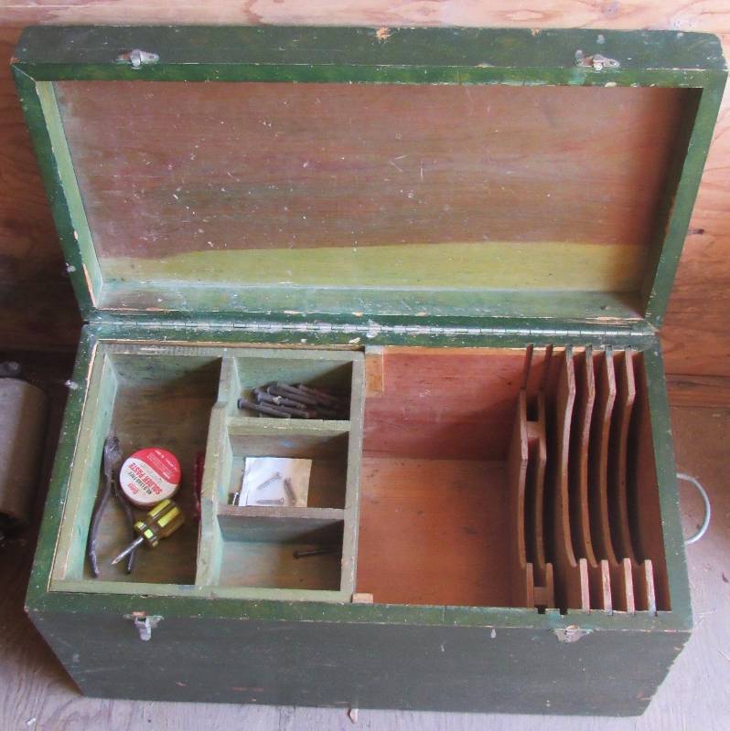 lot 2123 image: Wood Box - w slots and removable tray