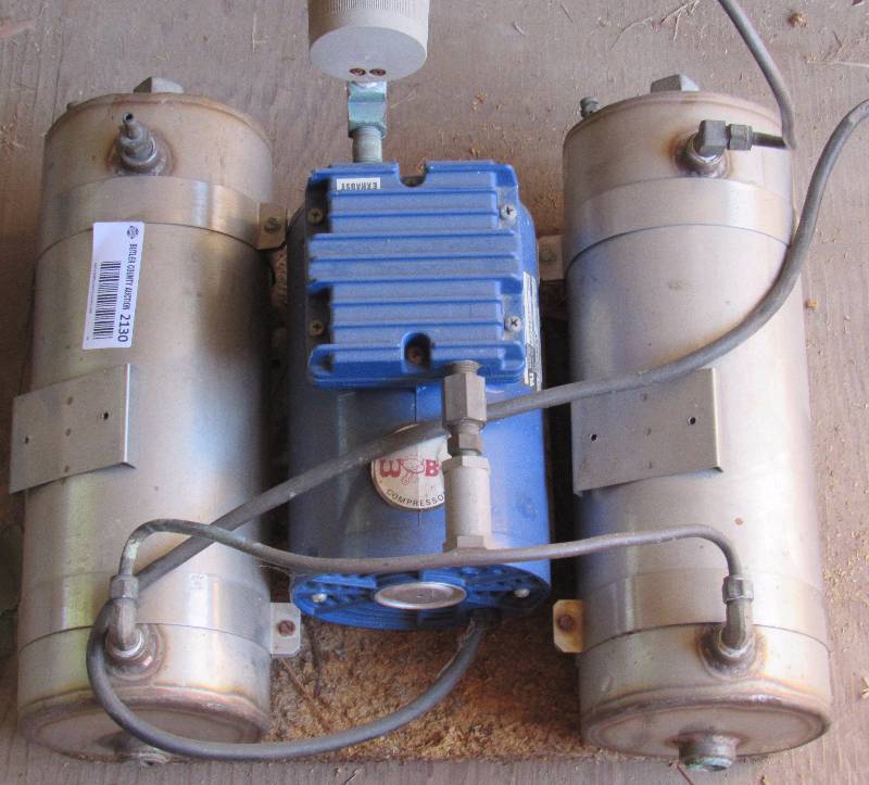 lot 2130 image: Small Piston Air Compressor