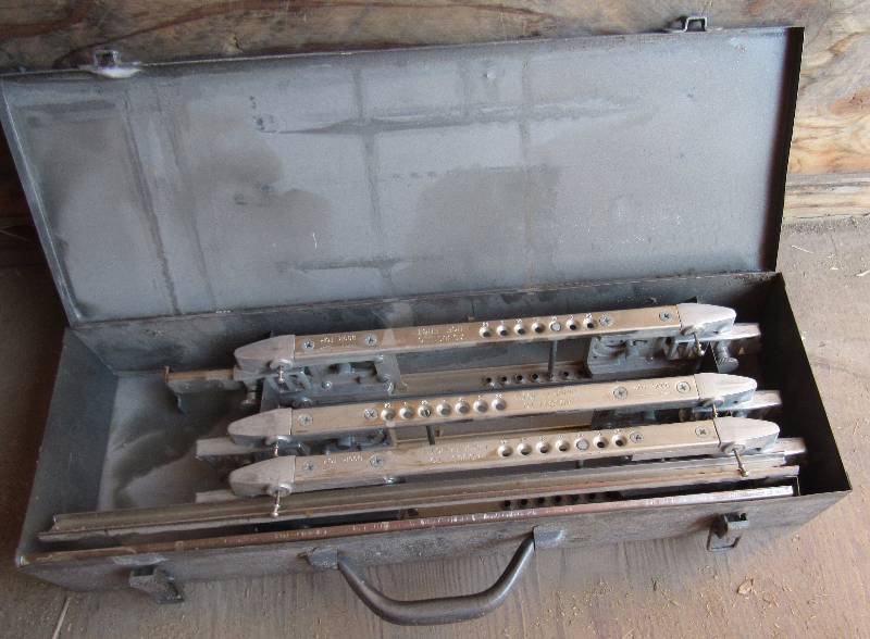 lot 2133 image: Stanley Door Hinge Guides - W Metal Carrying Case - Door and Jamb Butt Templet