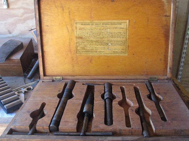 lot 2135 image: Holly Bushing Extractors - w wood case - see photos