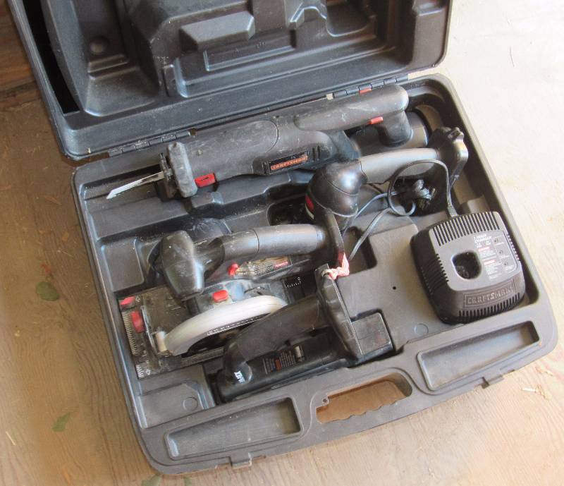 lot 2137 image: Craftsman 19.2 volt - Cordless Tool Set - w case
