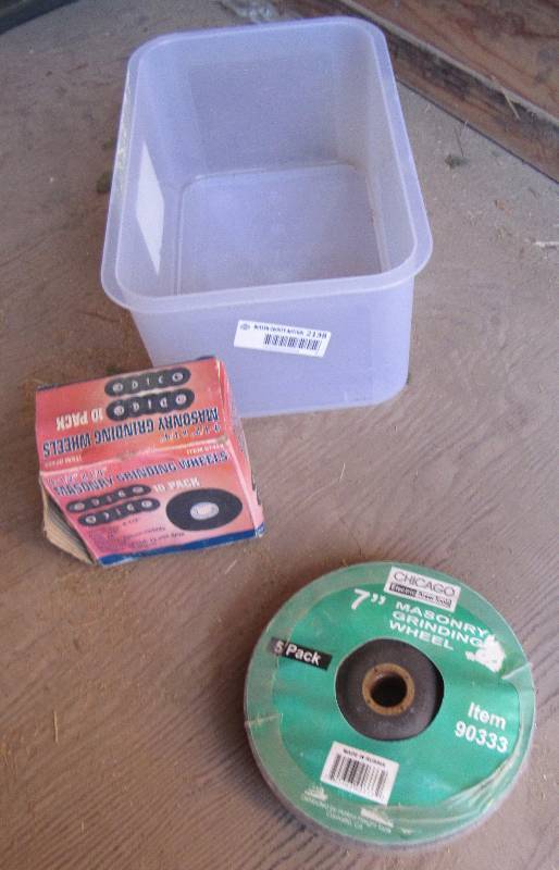 lot 2138 image: Masonry Cut Off Wheels - 9 - 4-12 and 5-7 w Tote