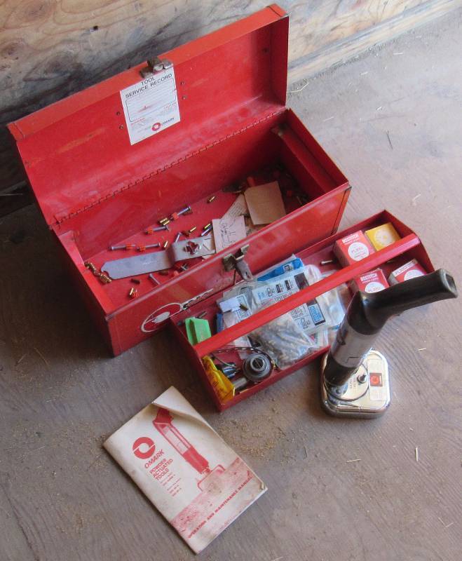 lot 2139 image: Omark Power Actuated Fastener w manual, case and extras in case - See photo