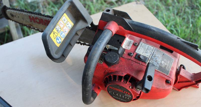 lot 2145 image: Homelite Chain Saw w Case