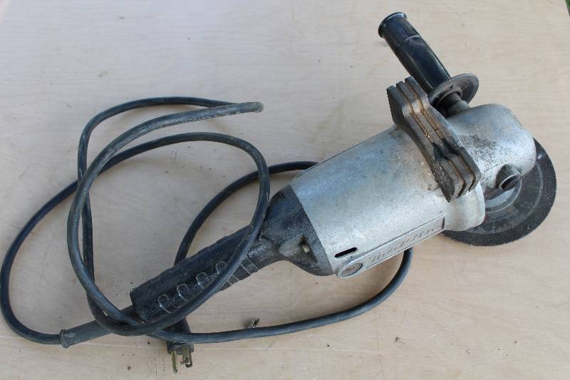 lot 2152 image: Makita 180mm Disc Grinder- M# GA7001L