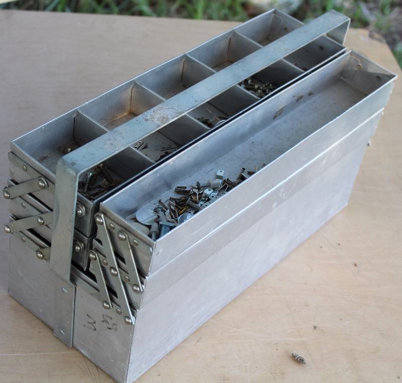 lot 2153 image: Aluminum Tool Box w misc contents - see photos