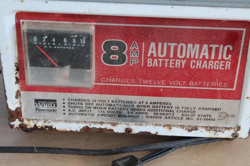 lot 2155 image: Battery Charger