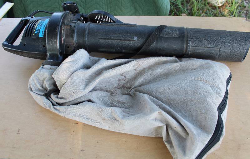 lot 2157 image: Craftsman Blower  Vac Mulcher w bag