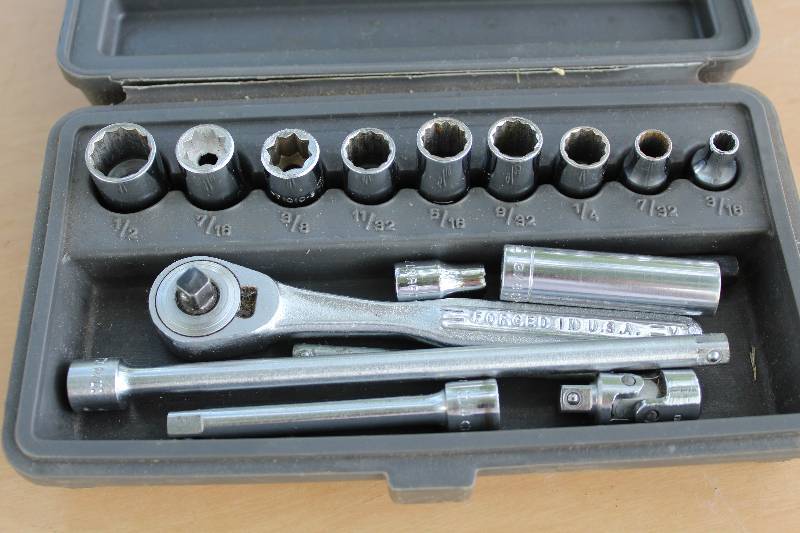 lot 2179 image: Craftsman - 14 Drive Socket Set in Case