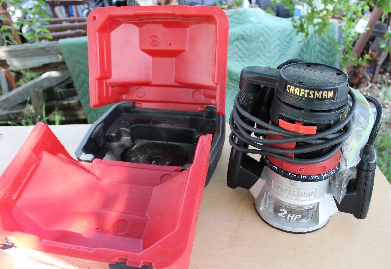 lot 2190 image: Craftsman 2 hp Router - w shavings bag and case