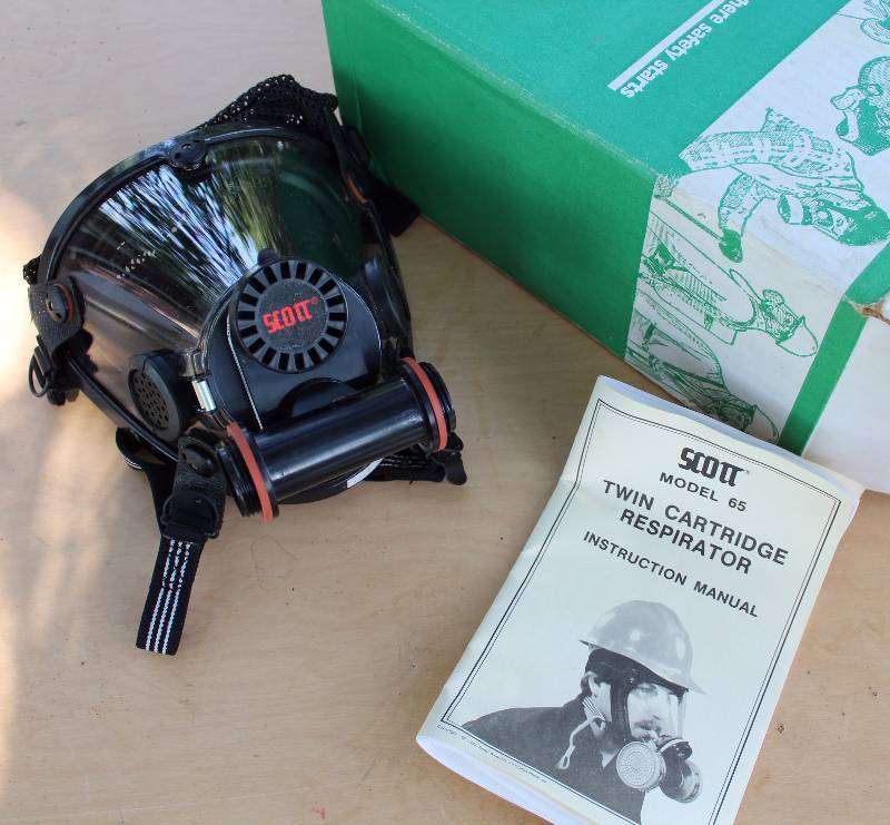 lot 2191 image: Scott - Twin Cartridge Respirator w manual and box - Needs Cartridges