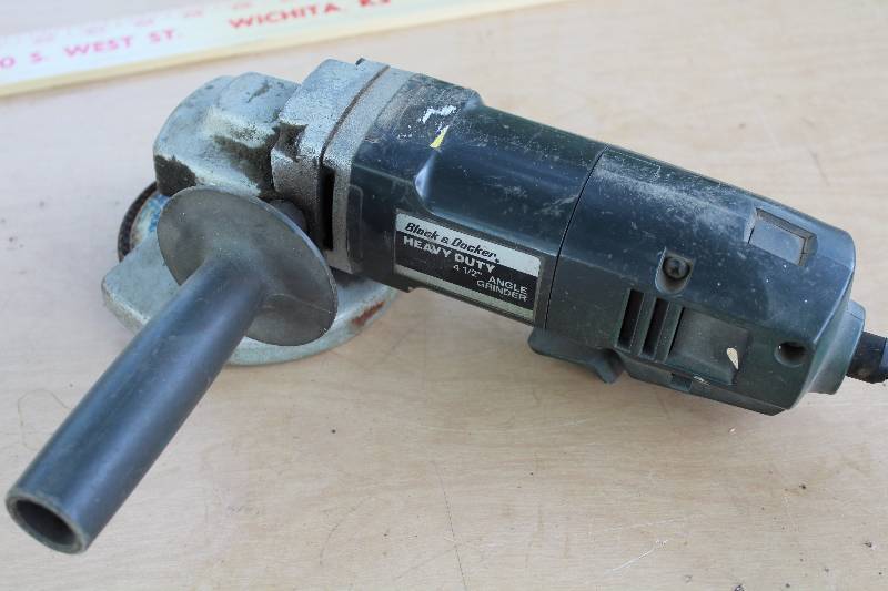 lot 2193 image: Black & Decker 4-12 Angle Grinder - CAT 4246-09 Type 1