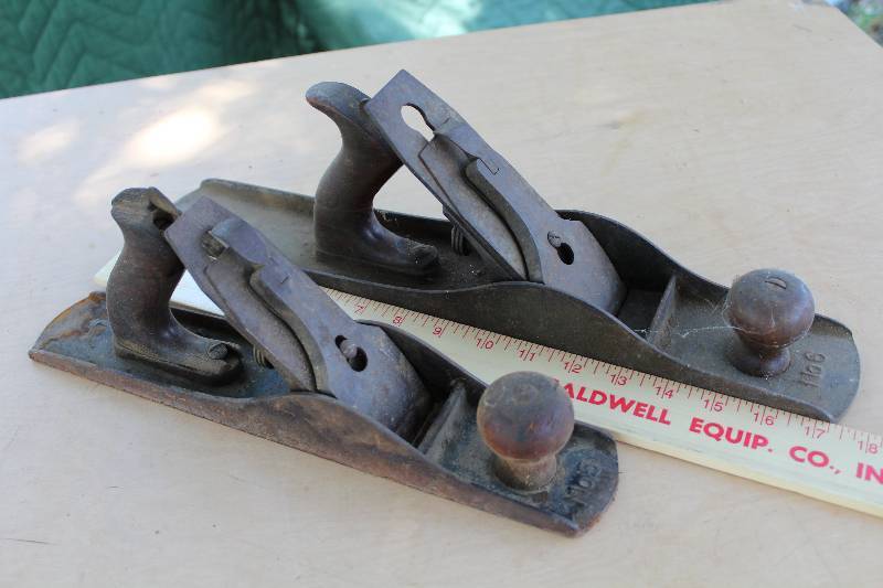 lot 2195 image: Vintage Wood Planes (Lot of 2) No. 5 and No. 6