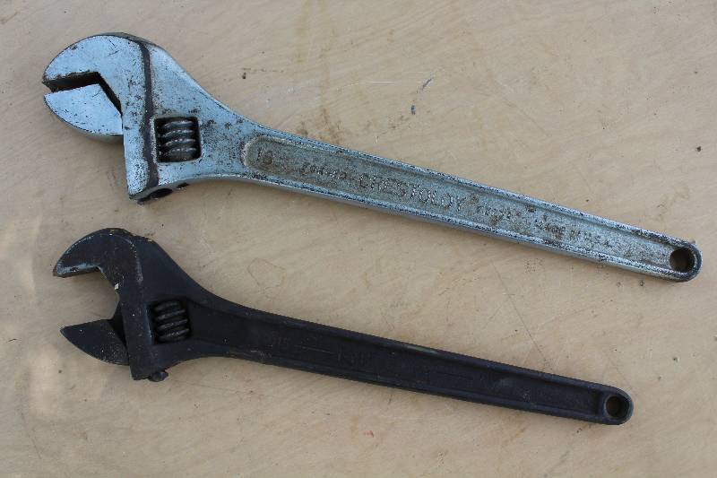 lot 2201 image: Lot of 2 - Adjustable Crescent Wrenches - 15 Ridgid and 18 Crestology