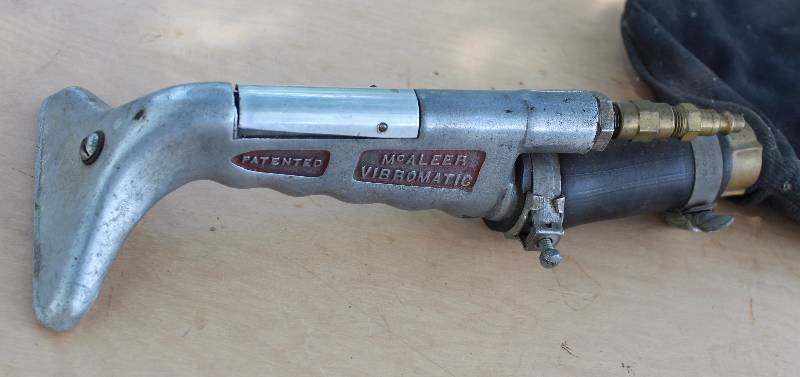 lot 2208 image: Pneumatic Vacuum McAleer Vibromatic - w collection bag