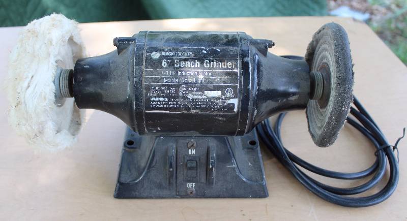 lot 2209 image: Black & Decker 6 Bench Grinder - Cat. No. 9407 Type 1