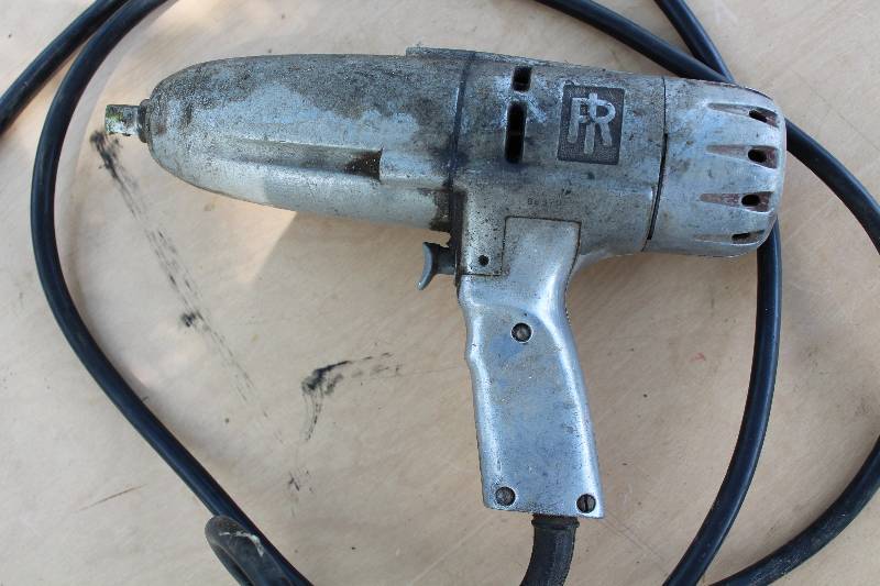 lot 2216 image: Ingersol-Rand - 12 Electric Impact Wrench - Model C - Size 4U - 110V - 3 Amp