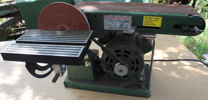 lot 2242 image: Sander - 4 Belt and 6 Disc Sander - Central Machinery - M# S-5154