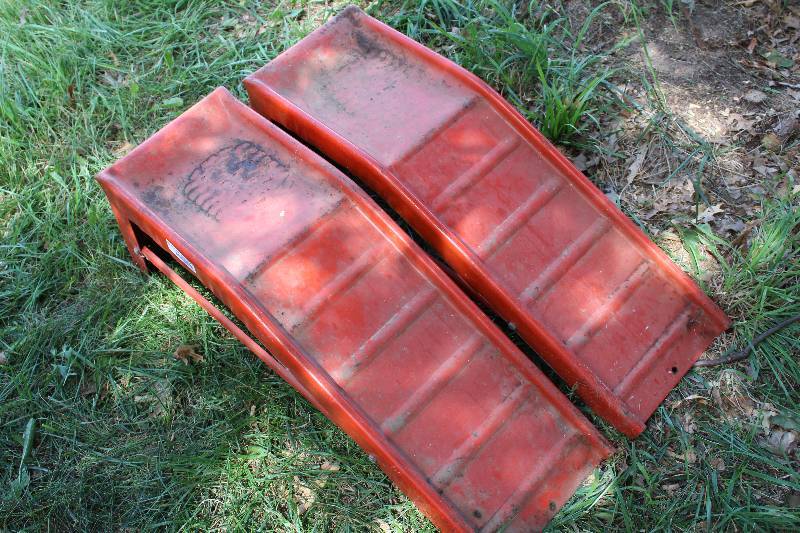 lot 2244 image: Pair of Car Ramps