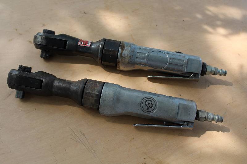 lot 2245 image: Lot of 2 - 38 Pneumatic Air Ratchets