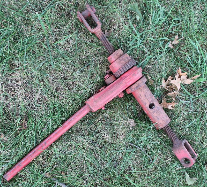 lot 2257 image: Krause Ratcheting Top Link - 26 wide