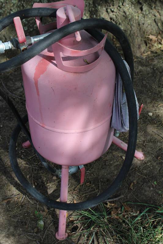 lot 2258 image: Sand Blasting Pot