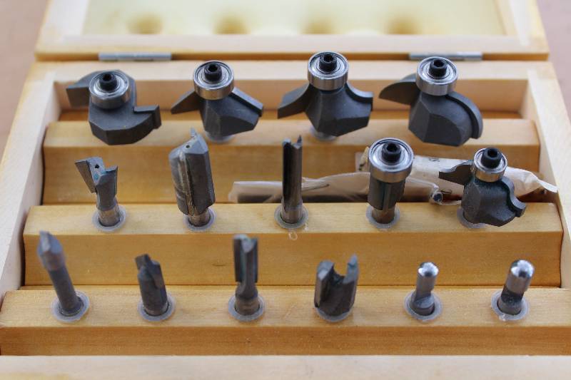 lot 2262 image: Router Bit Set - 15 Pieces - In Wooden Case