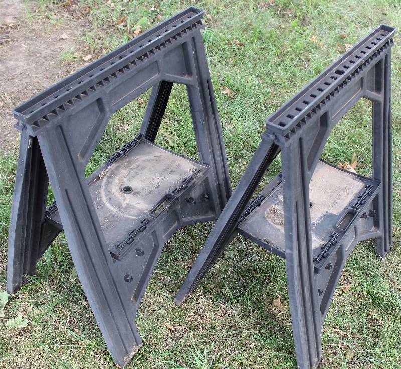 lot 2264 image: Pair of Sawhorses