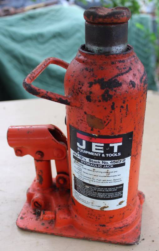 lot 2267 image: Hydraulic Bottle Jack - 12-12 ton - JET Equipment & Tools - Stock No. 453312