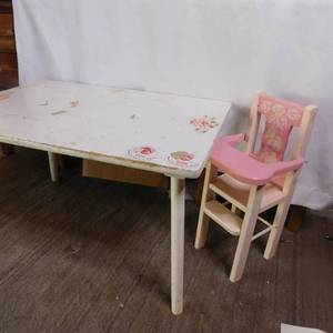 lot 5131 image: Vintage Dolls Highchair & Kids Table