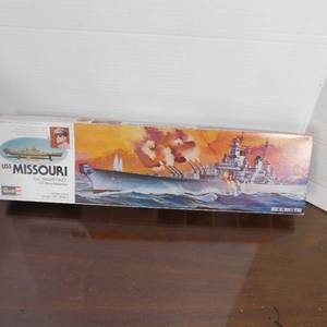 lot 5132 image: Vintage Revell Model of the USS Missouri