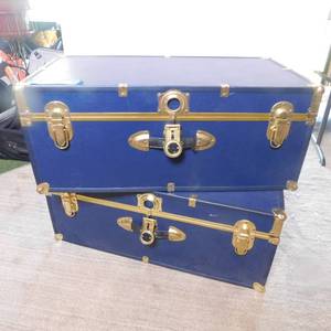 lot 5108 image: Matching Blue Footlockers