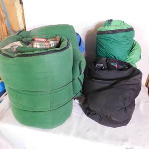lot 5137 image: Sleeping Bags for Camp. (4)