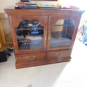 lot 5103 image: Wood & Glass Display Cabinet