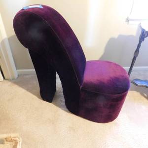 lot 5105 image: Sexy Purple Slipper Seat