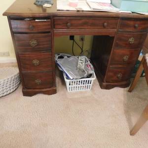 lot 5107 image: Antique Desk.