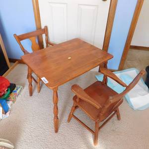 lot 5123 image: Vintage Wood Childs Table & Chairs. (2)