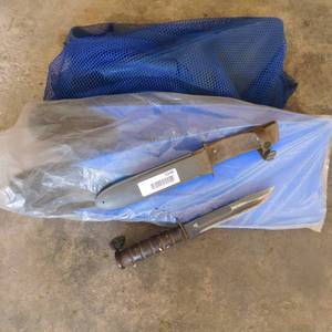 lot 5246 image: Vintage USN Kabar Knife &  Snorkeling fins