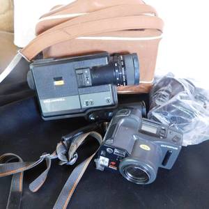 lot 5252 image: Vintage CamCorder and Camera. Bell &Howell MS30