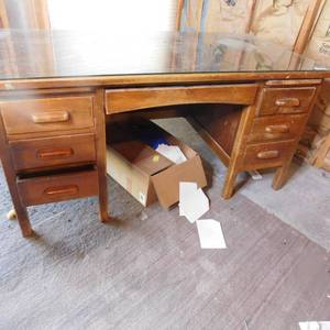 lot 5119 image: Vintage Teachers Oak Deskw Glass Desk Top Cover