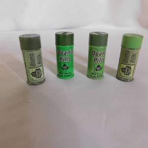 lot 5098 image: Vintage Doans Pill Container. (4)