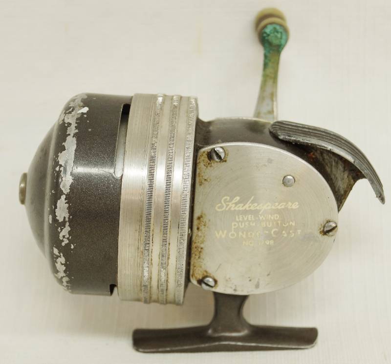 Vintage Fishing Reel - Shakespeare - WONDERCAST No. 1798 - Made in USA!, Collector's Living Estate Sale - HUGE LOT of ANTIQUES and COLLECTIBLES  ***** EVERYTHING STARTS AT $1.00 *****